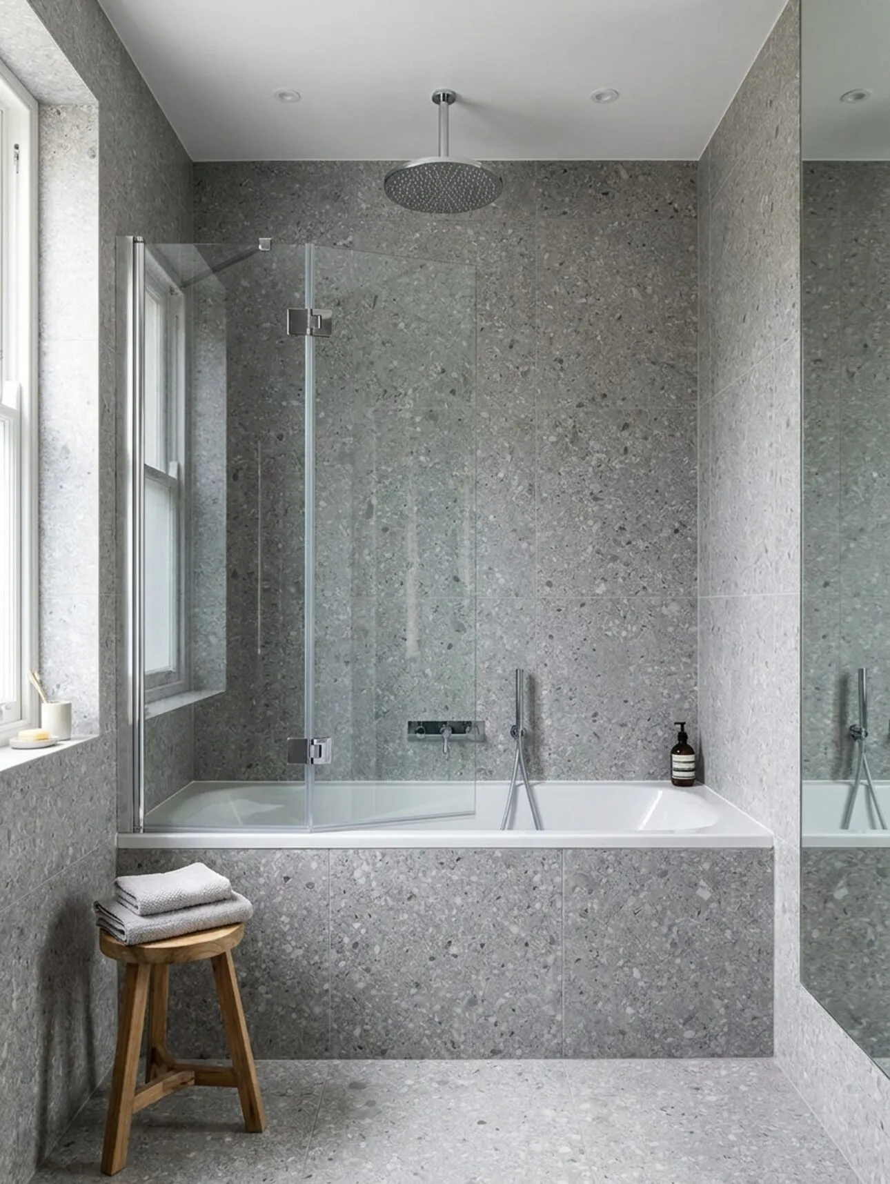 Bath with ceiling-recessed rainhead and glass screen